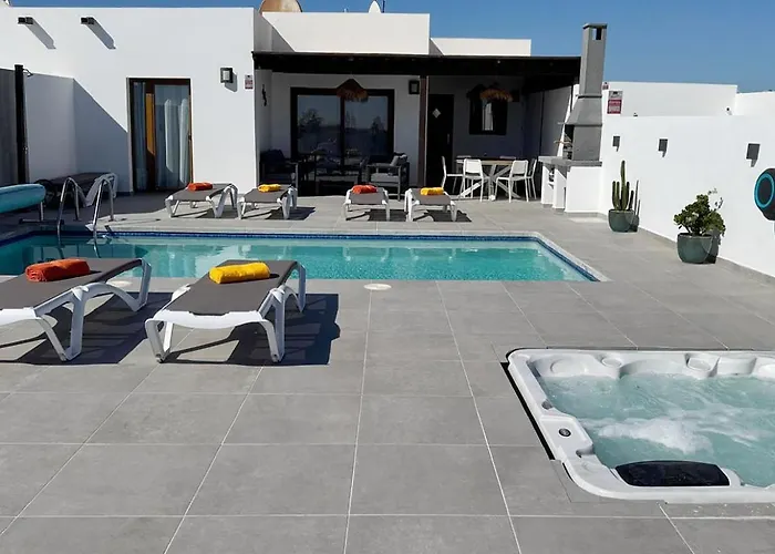 Lovely Casa Deseada, Heated Pool, Jacuzzi, Bbq, Ping Pong Table